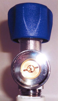 Residual pressure valve